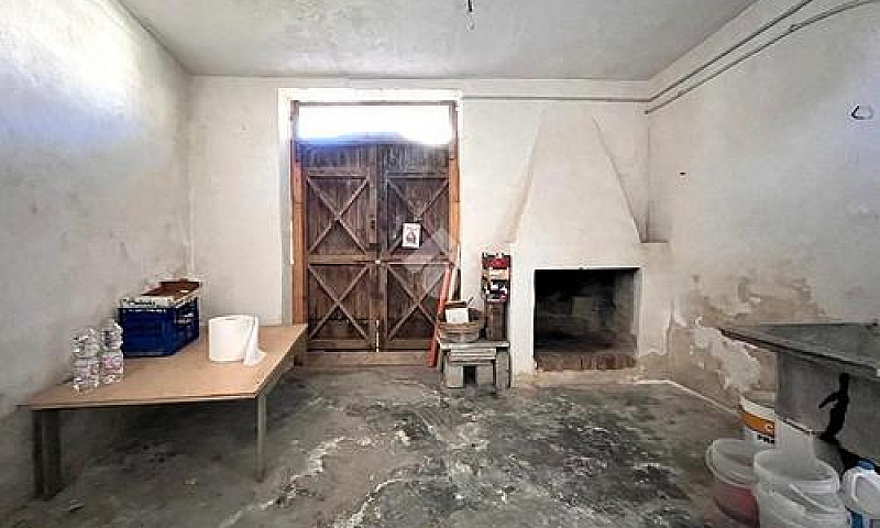 4 Locali A Fondi...