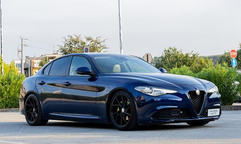 Alfa Romeo Giulia 2....