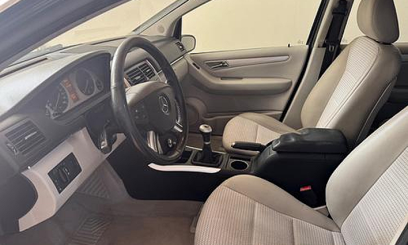Mercedes-Benz B 180 ...