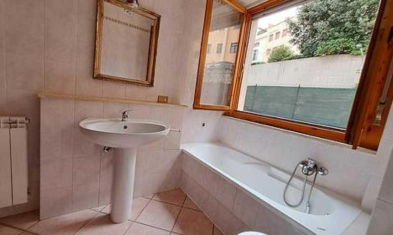 Bilocale Con Cortile...