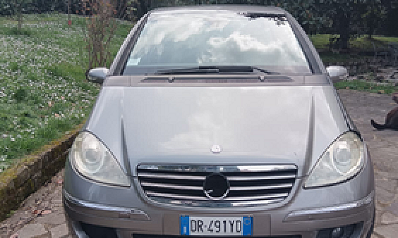 Vendo Mercedes Class...