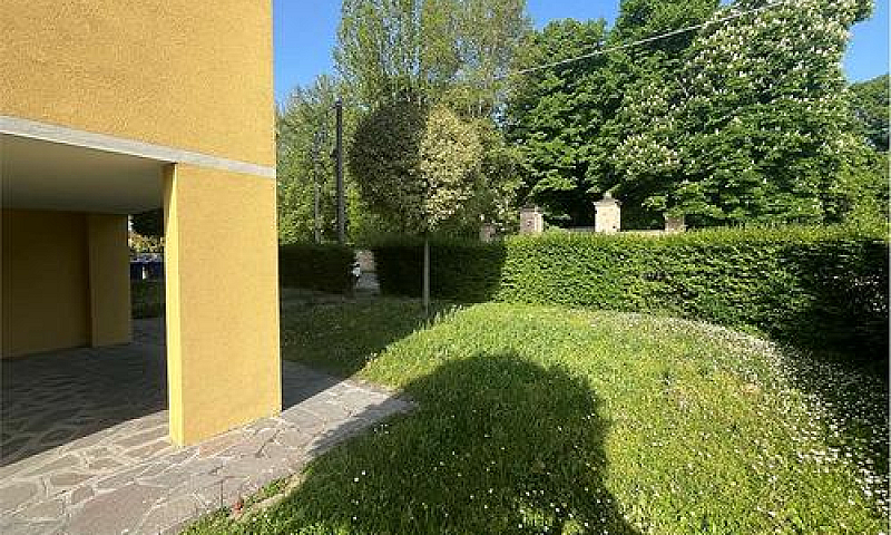 Novi Di Modena, Cent...