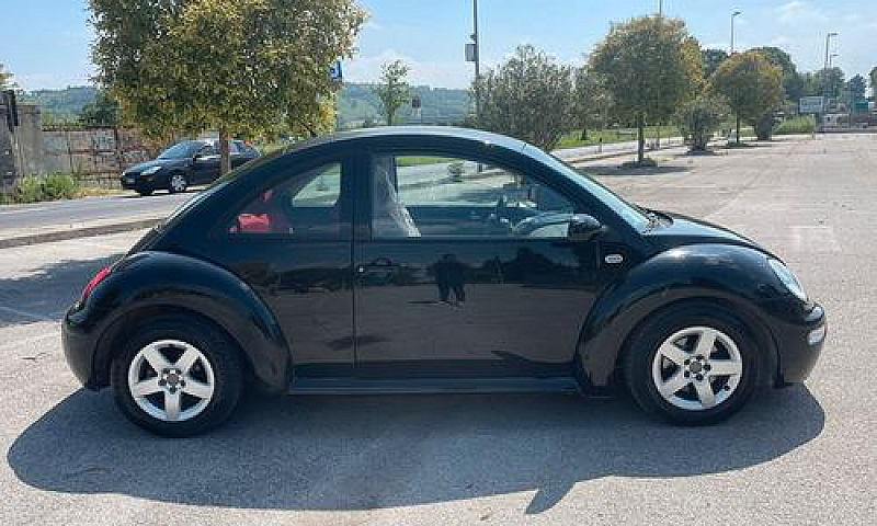 Volkswagen New Beetl...