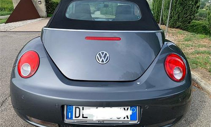 Volkswagen New Beetl...