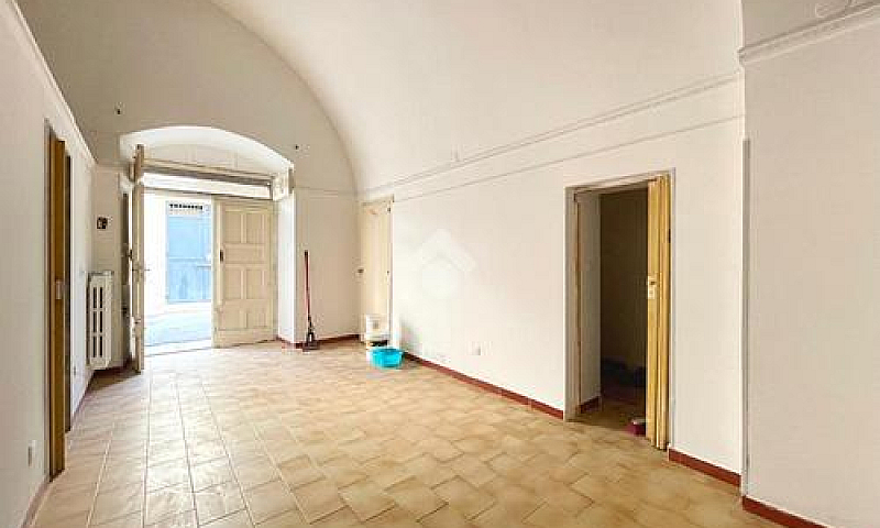 3 Locali A Canosa Di...