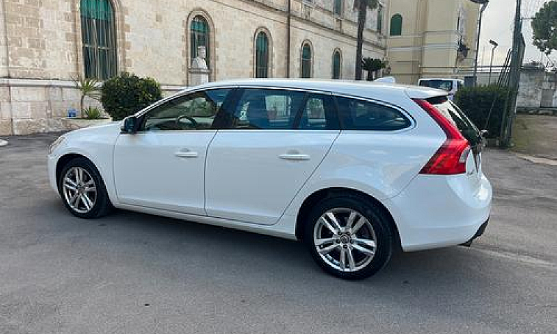 Volvo V60 D2 1.6 Die...