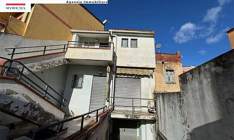 Casa Con Appartament...