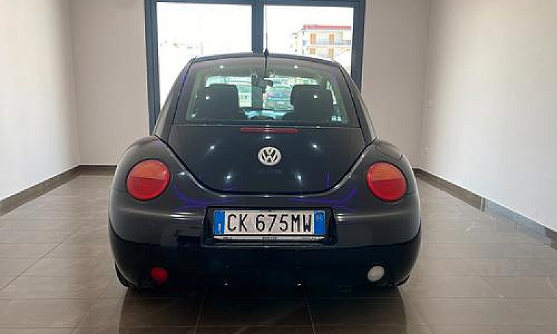 Volkswagen New Beetl...