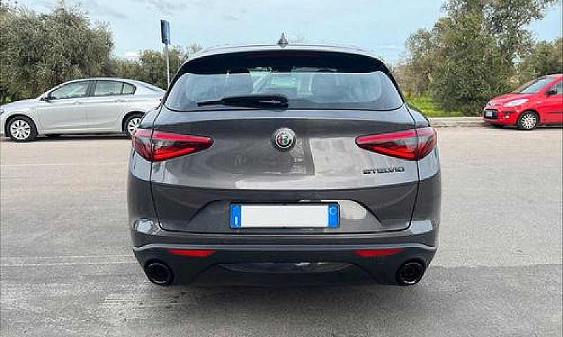 Alfa Romeo Stelvio 2...