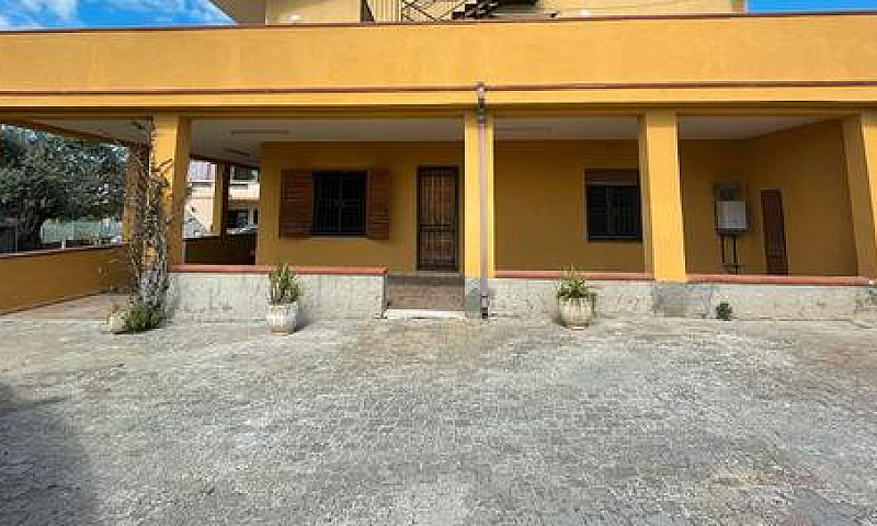 Porzione Di Villa In...