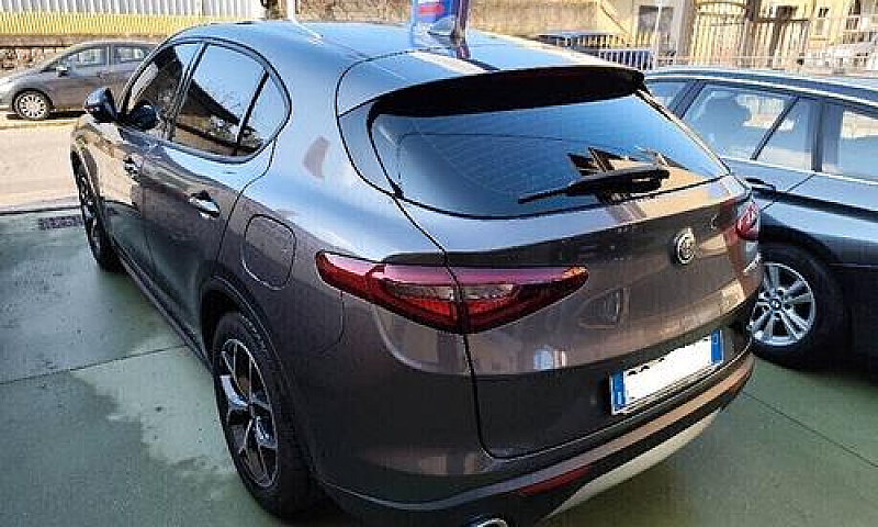 Alfa Romeo Stelvio 2...
