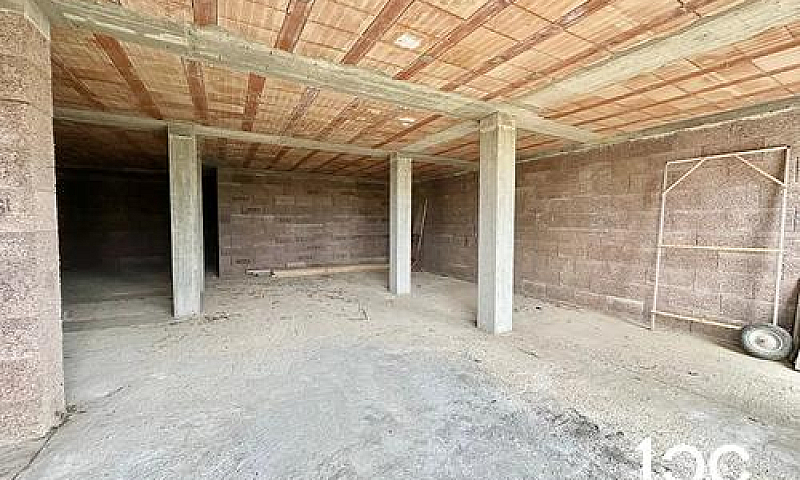 Ampio Seminterrato A...