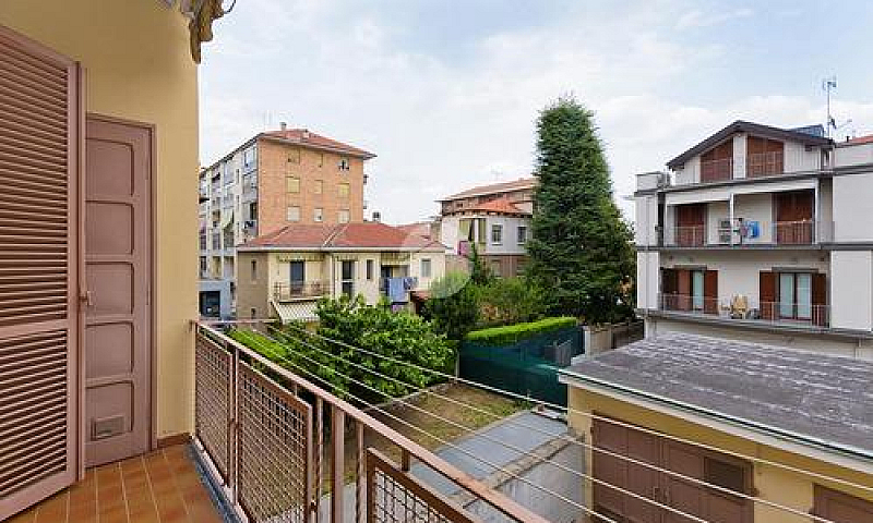 3 Locali A Rivoli...