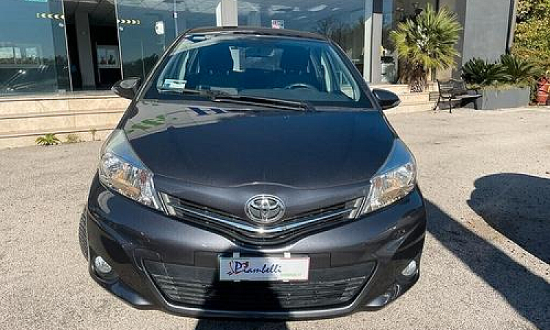 Toyota Yaris 1.0 5 P...