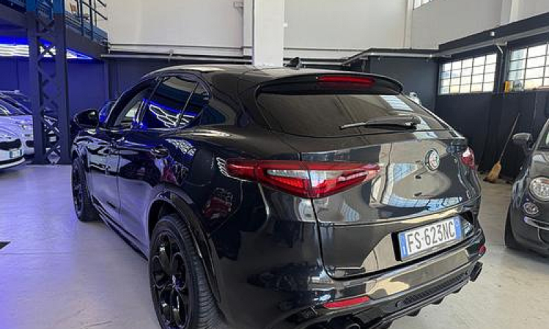 Alfa Romeo Stelvio 2...