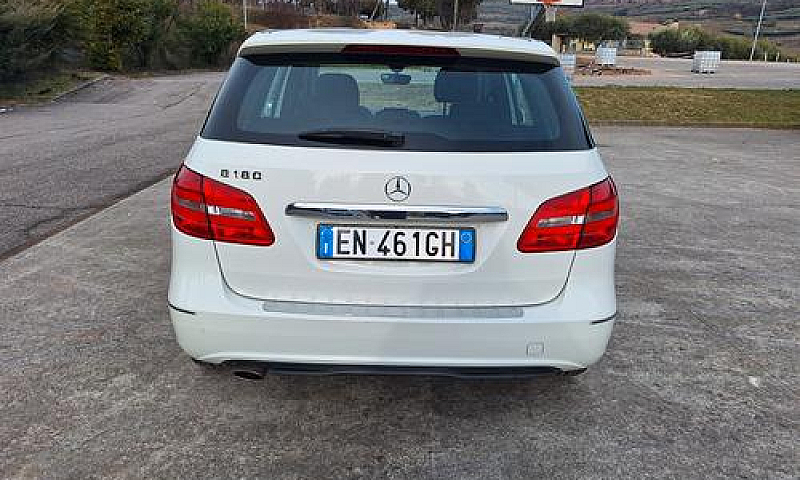Mercedes-Benz B 180 ...