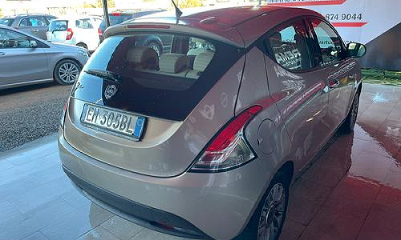 Lancia Ypsilon 1.2 6...