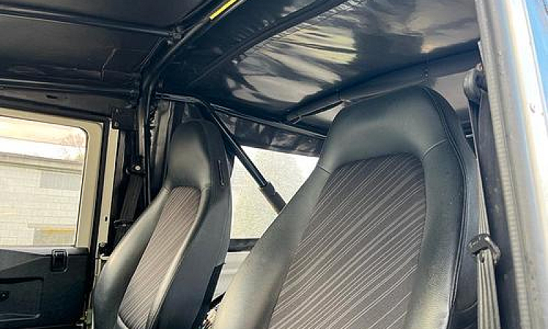 Land Rover Defender ...