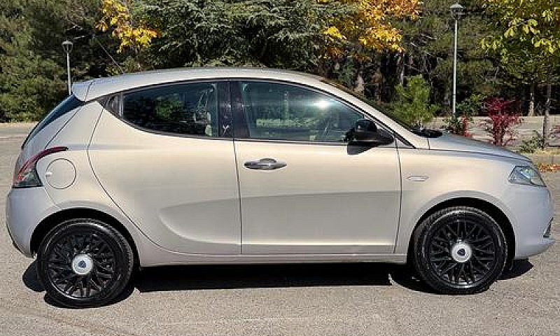 Lancia Ypsilon 1.3 M...