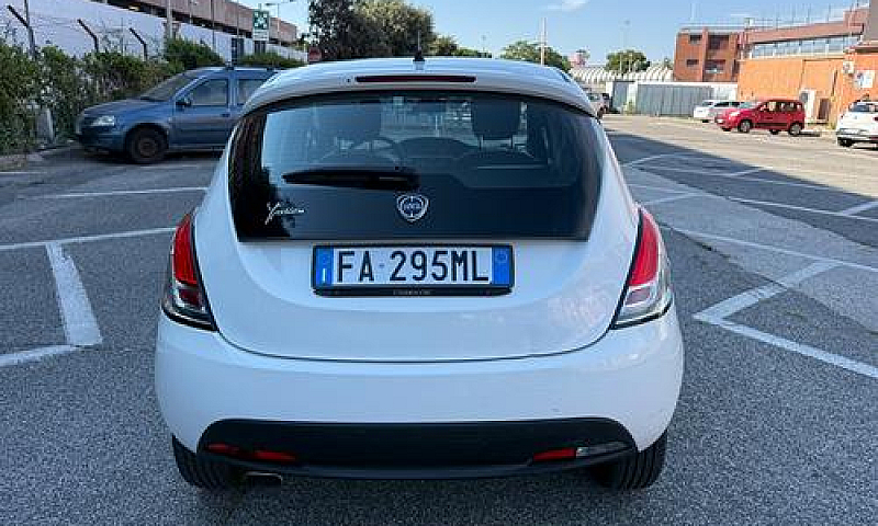 Lancia Ypsilon 1.2 6...