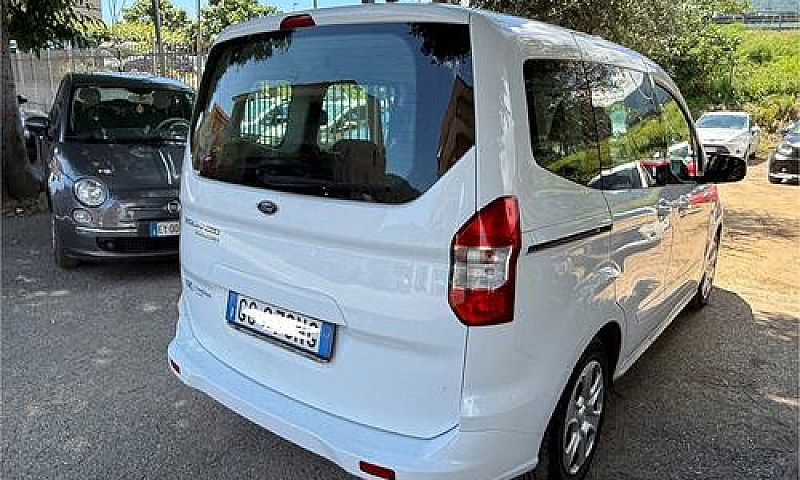 Ford Tourneo Courier...