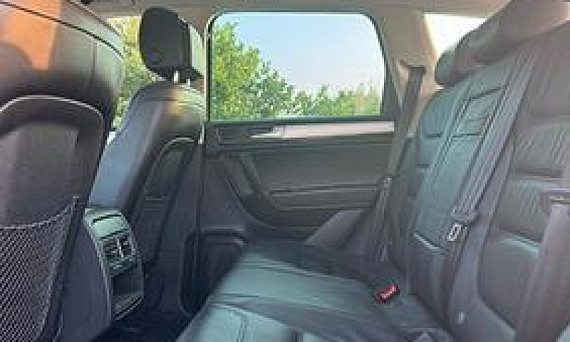 Volkswagen Touareg -...