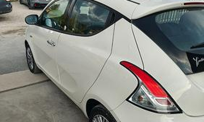 Lancia Ypsilon 1.2 6...