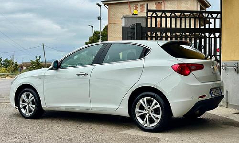 Alfa Romeo Giulietta...