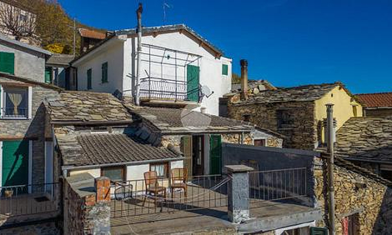3 Locali A Rezzo...