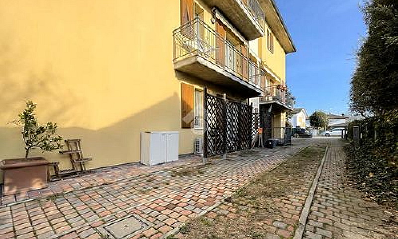 3 Locali A Cotignola...