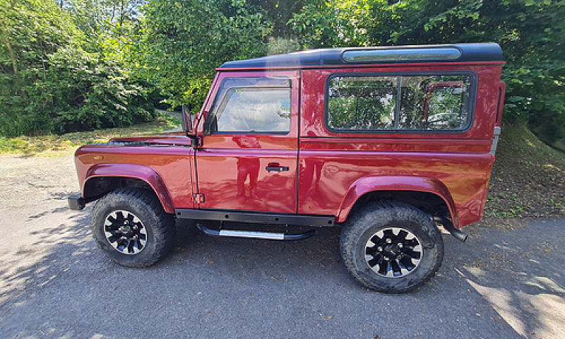 Land Rover Defender ...