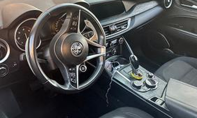 Alfa Romeo Stelvio -...