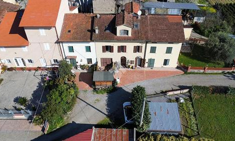 3 Locali A Pistoia...