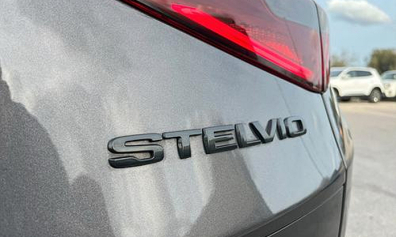 Alfa Romeo Stelvio 2...