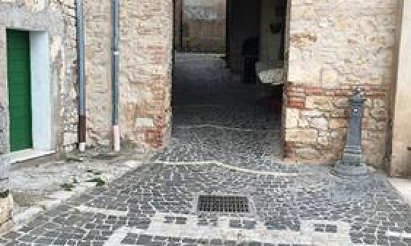 Torre Cjetani...