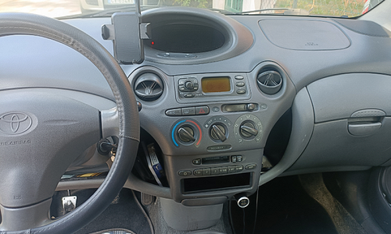 Toyota Yaris 1999...