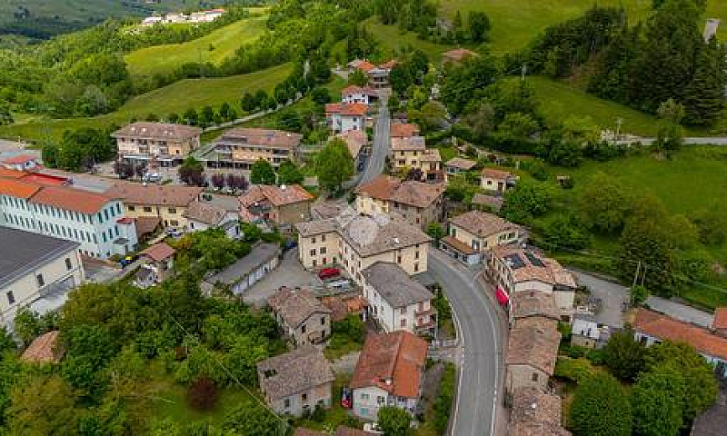 2 Locali A Tizzano V...