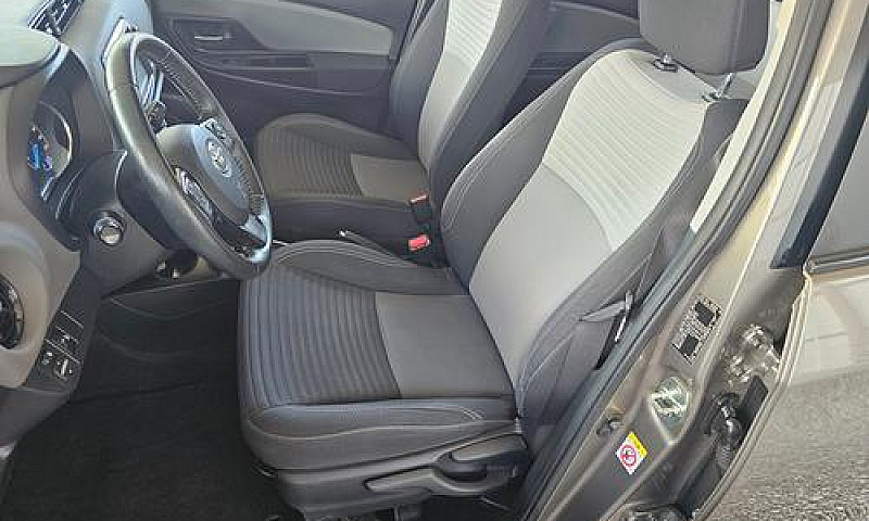 Toyota Yaris 1.5 Hyb...