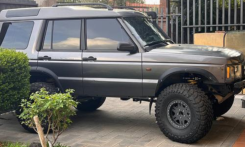 Land Rover Discovery...