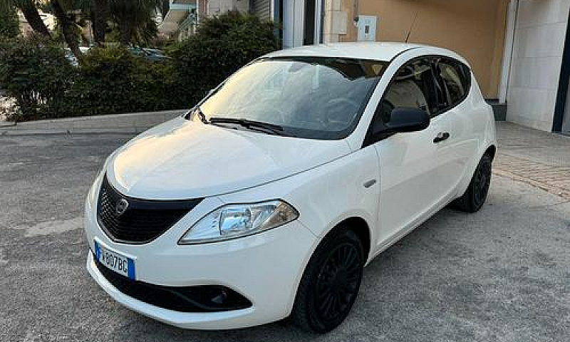 Lancia Ypsilon 1.2 B...