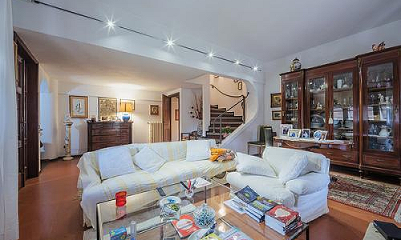 Porzione Di Casa A C...