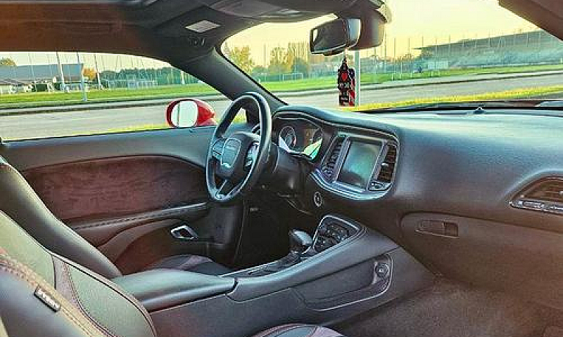 Dodge Challenger Sxt...