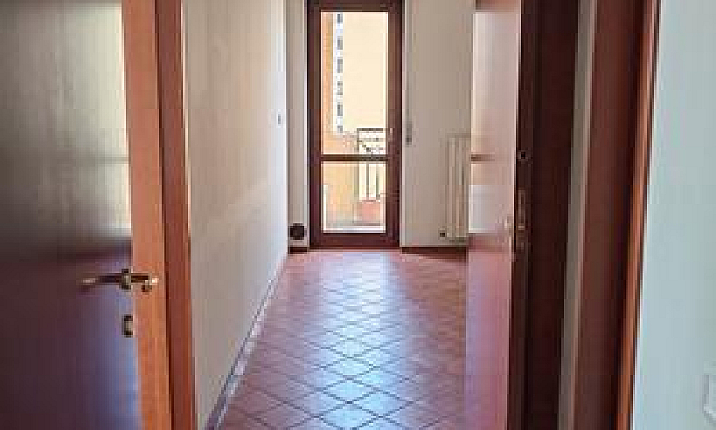 140 Mq Viale Marconi...