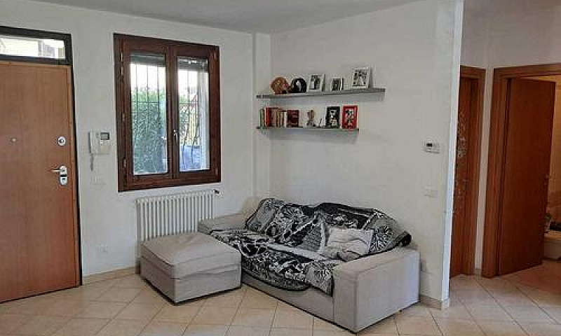 Appartamento A Russi...