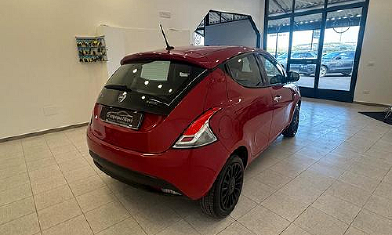 Lancia Ypsilon 1.0 H...