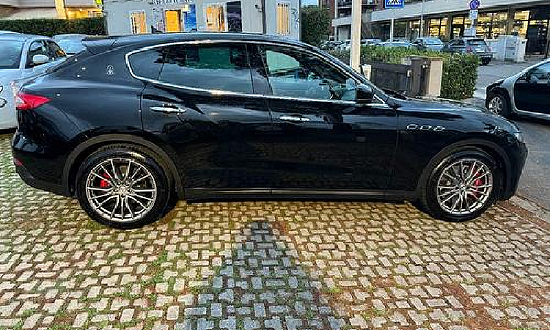 Maserati Levante V6 ...