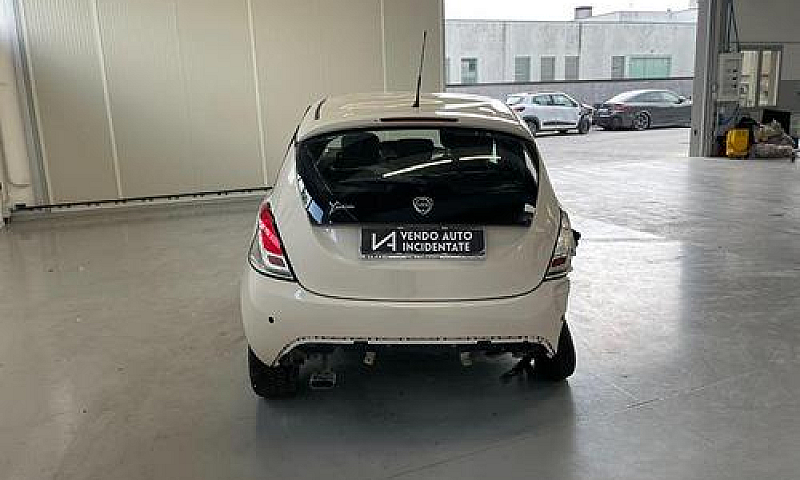 Lancia Ypsilon 1.2 6...