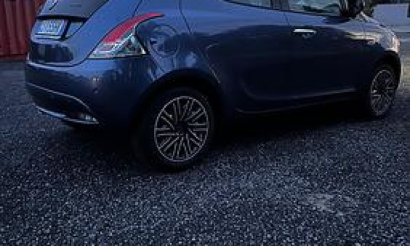 Lancia Ypsilon...