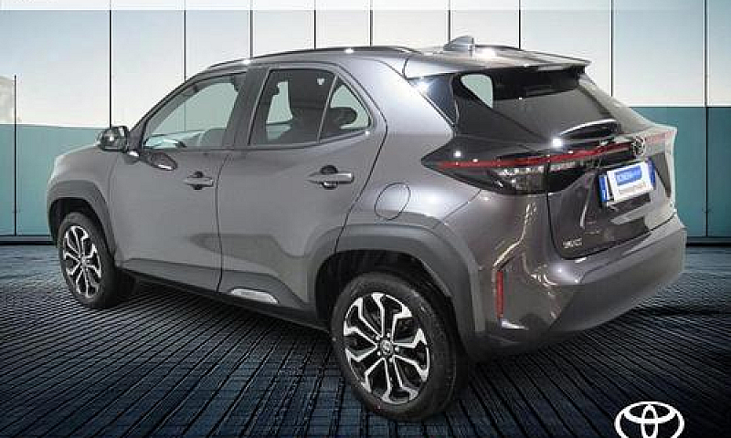 Toyota Yaris Cross 1...