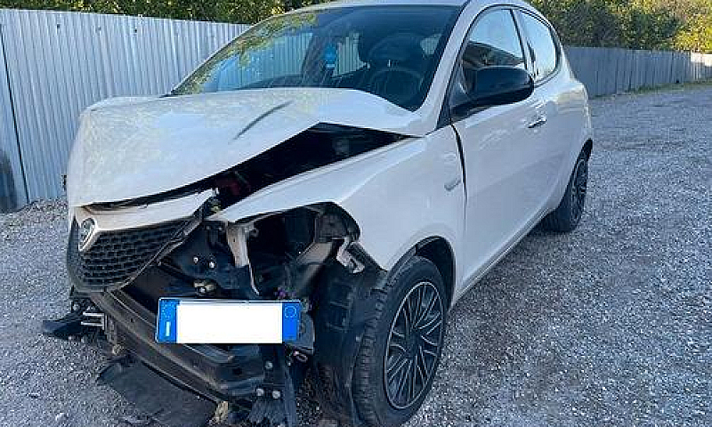 Lancia Ypsilon 1.2 6...